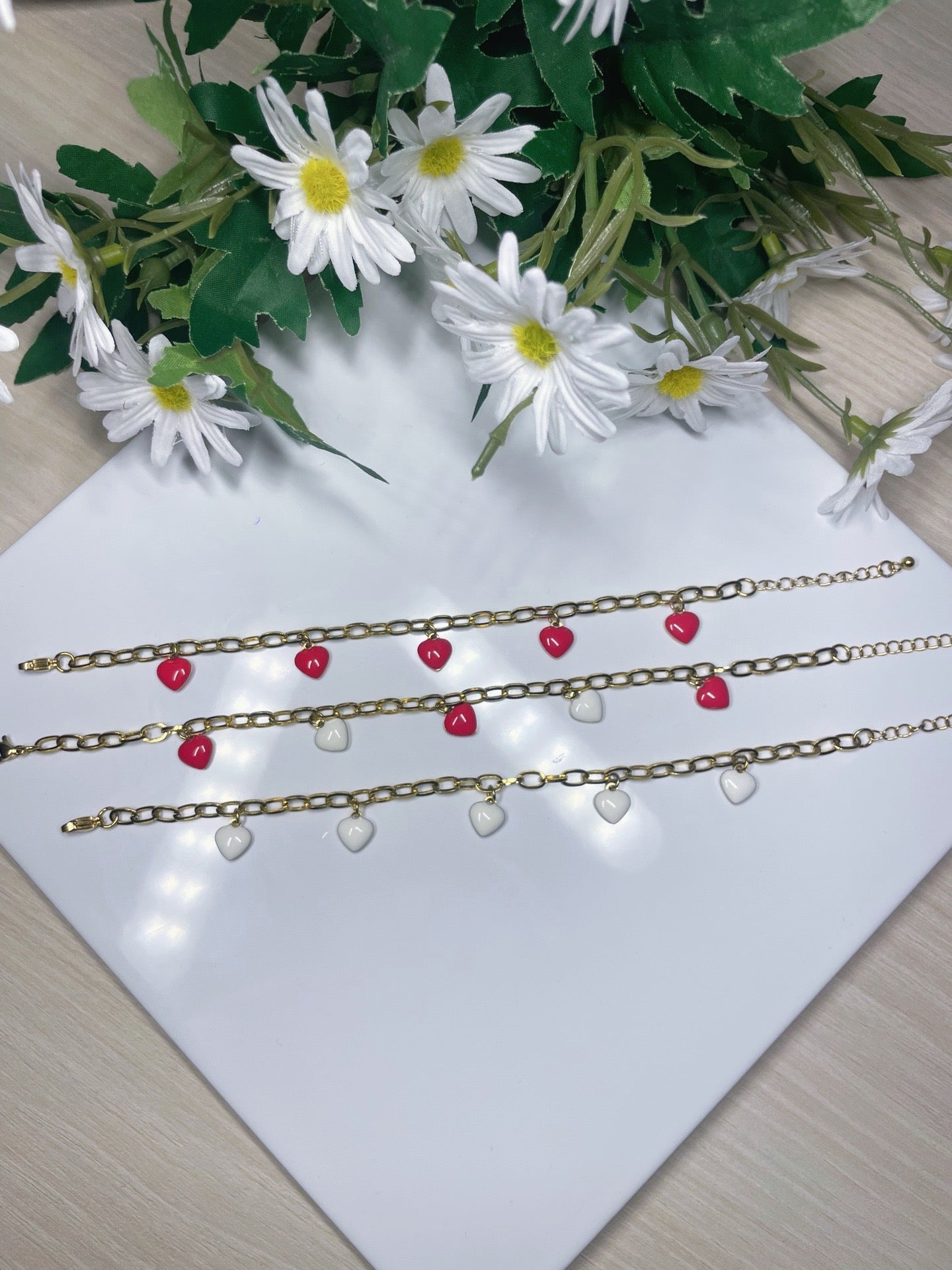 ❤️ Pulsera de Corazones Esmaltados – Acero Inoxidable Dorado