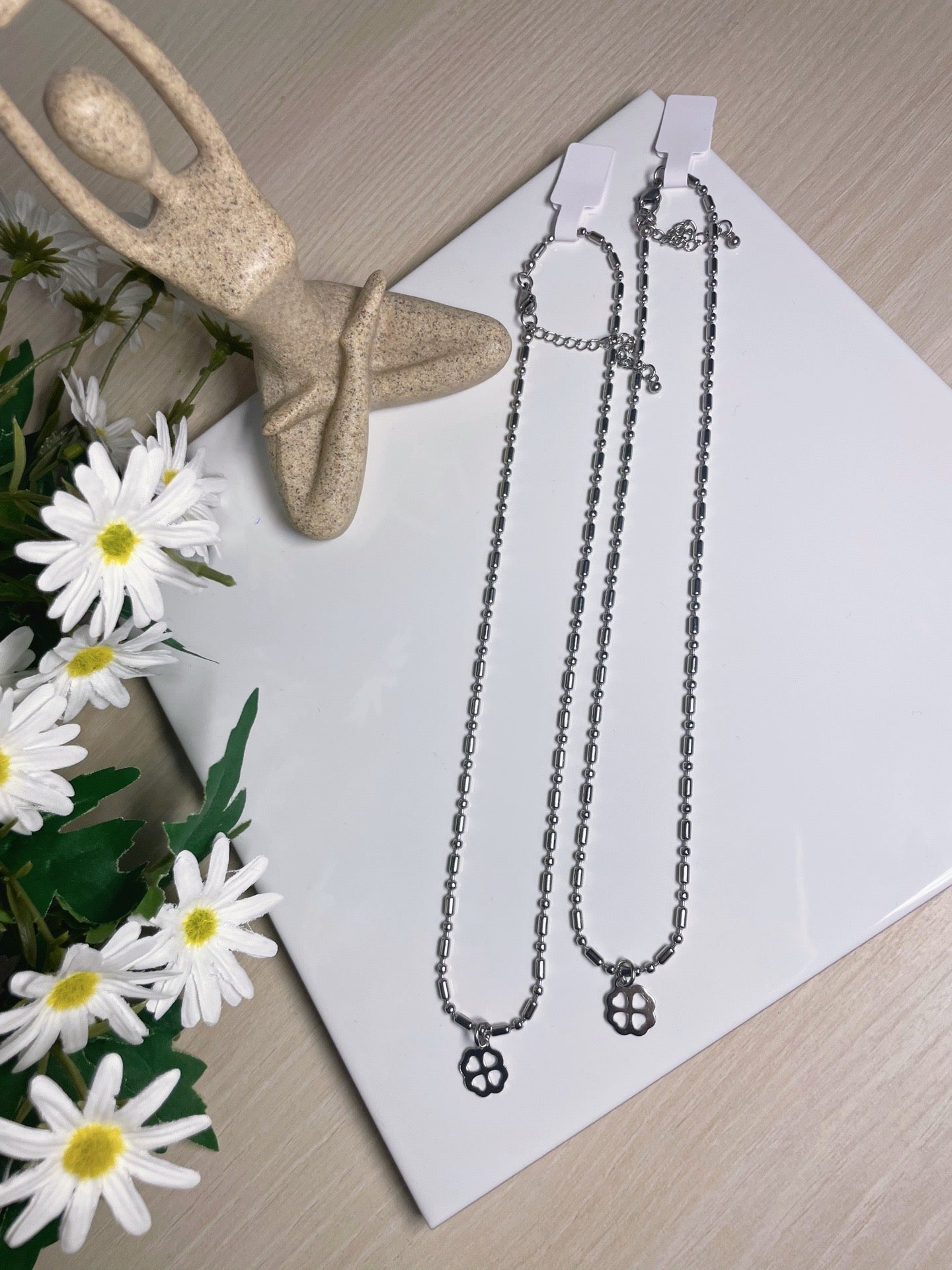 Suerte y Estilo – Collar y Pulsera en Acero Inoxidable