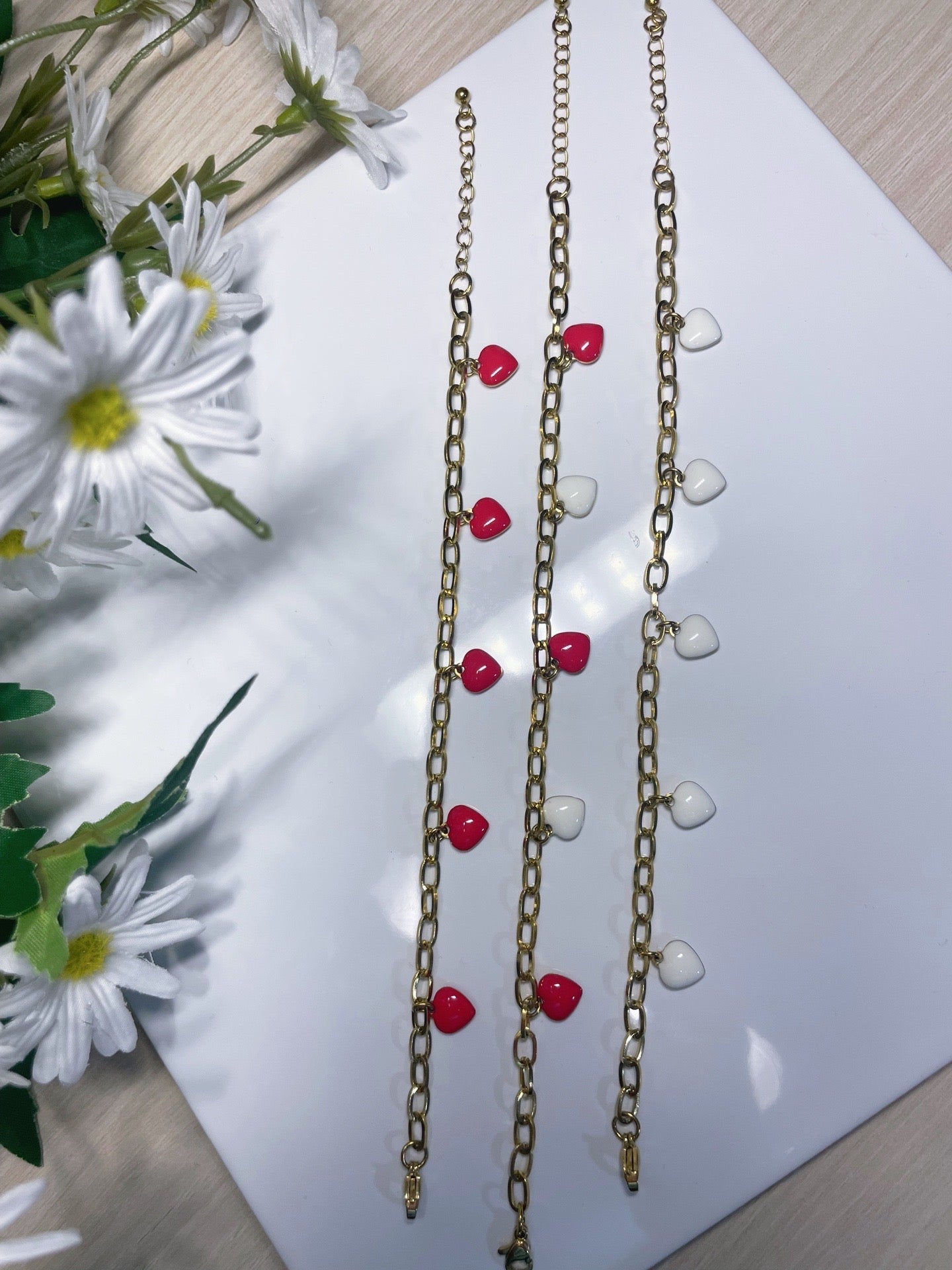 ❤️ Pulsera de Corazones Esmaltados – Acero Inoxidable Dorado