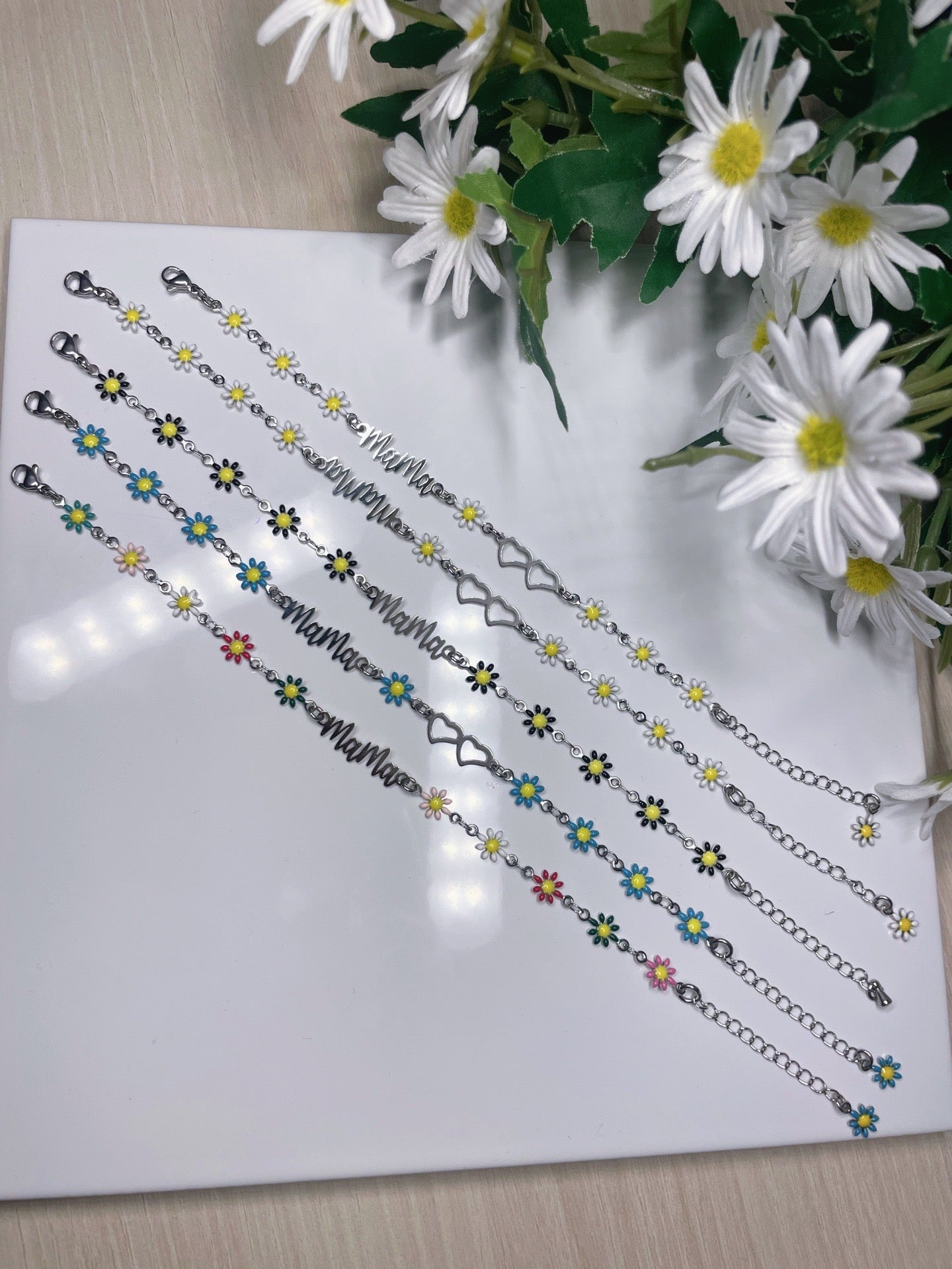Pulsera "Mamá" Floral – Acero Inoxidable