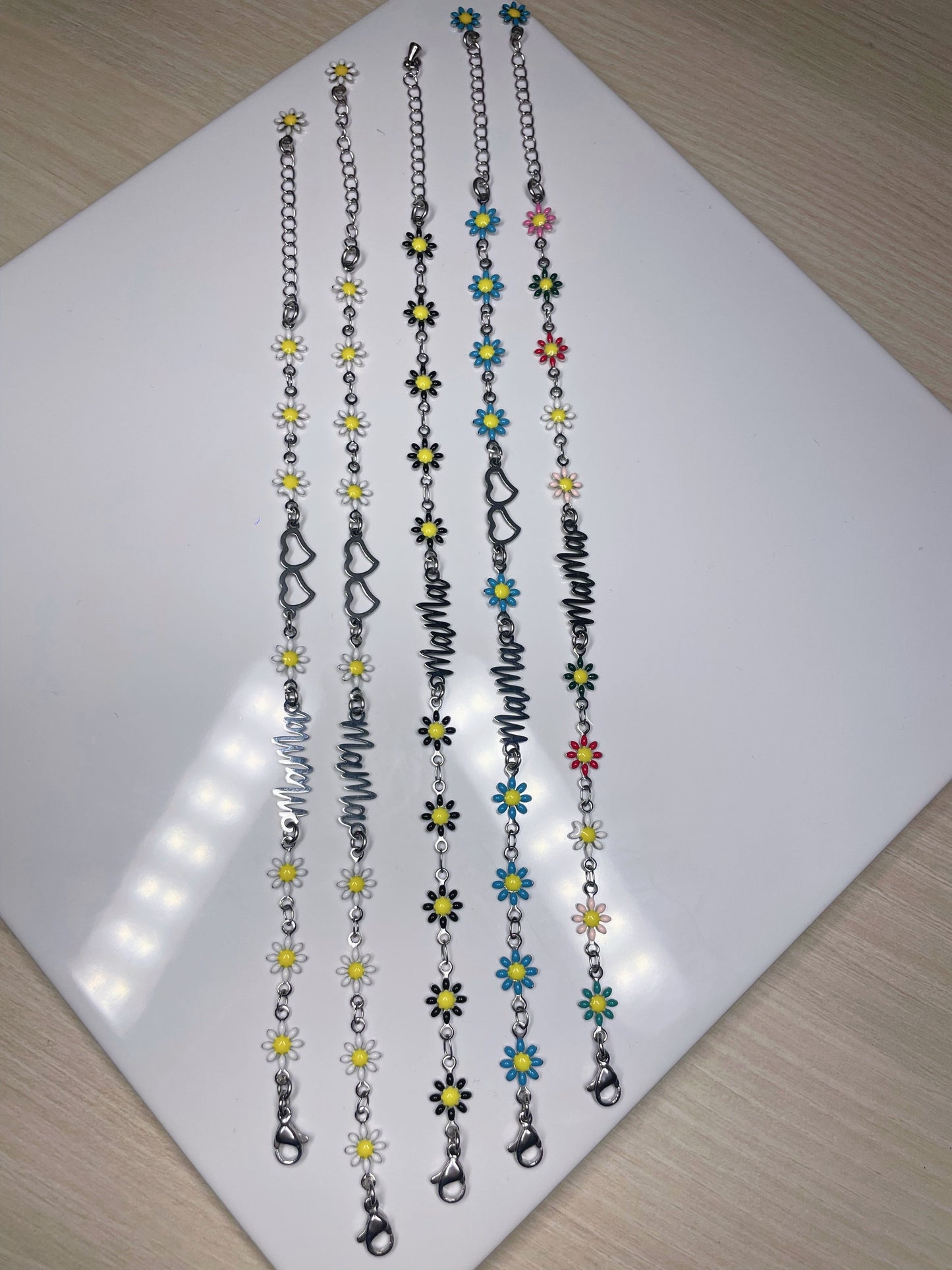 Pulsera "Mamá" Floral – Acero Inoxidable